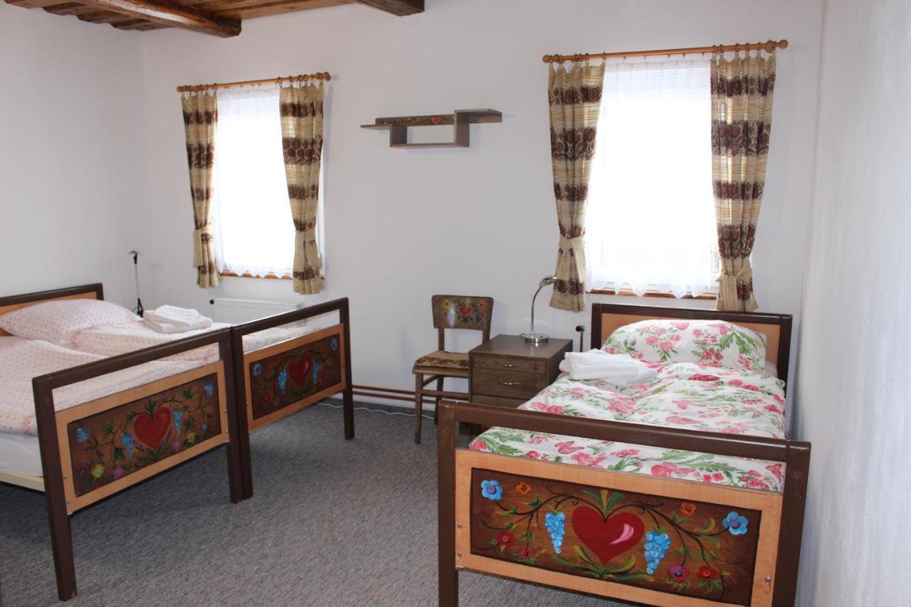 Bendovsky Dvur Bed & Breakfast Dusniky Exterior photo