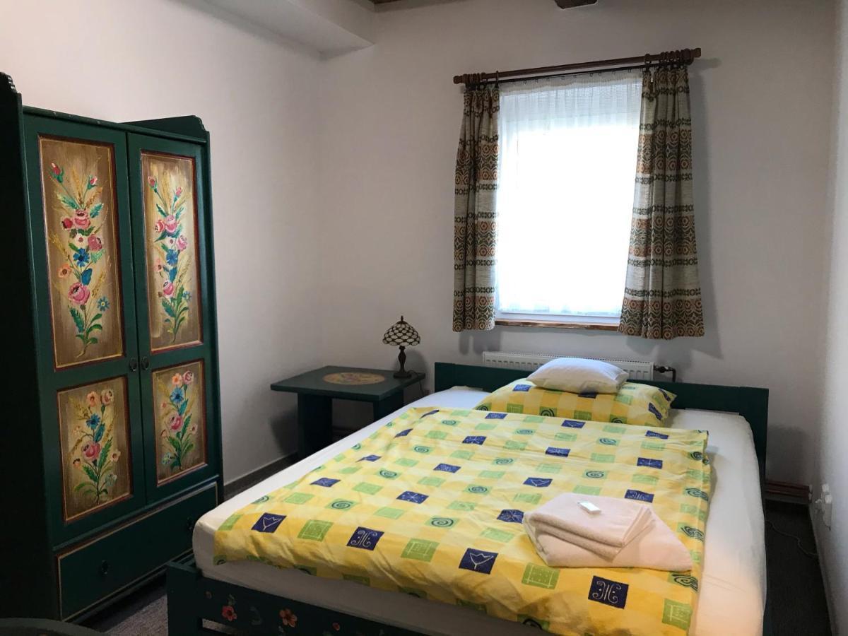 Bendovsky Dvur Bed & Breakfast Dusniky Exterior photo